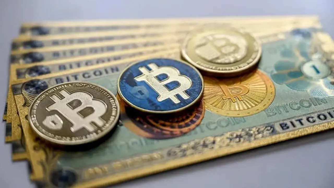 سعر البيتكوين في تعاملات الثلاثاء وسط ترقب لموجة تعافي العملات المشفرة